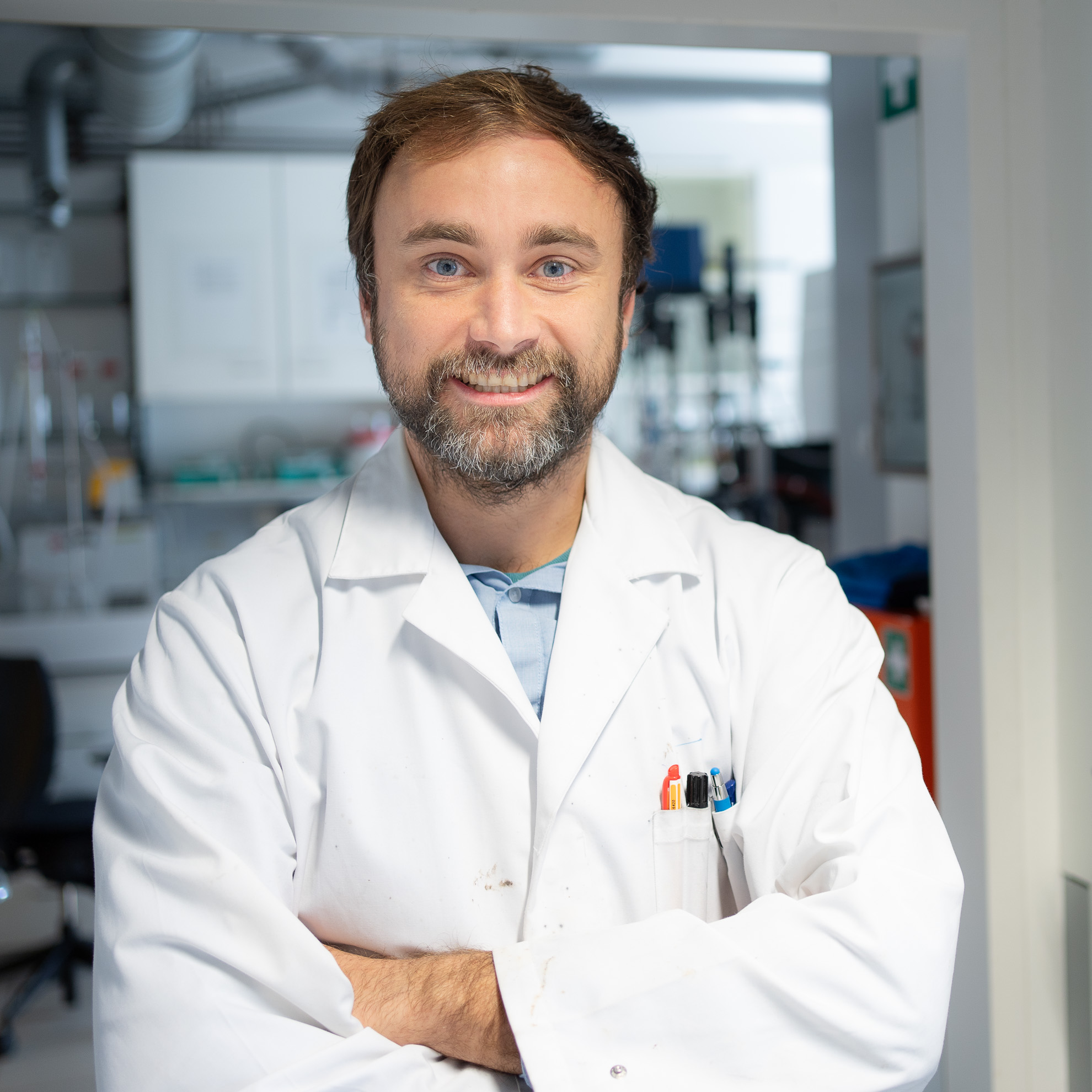Portrait of Manuel Leuchtenmüller from the Hydrogen Reduction Lab.